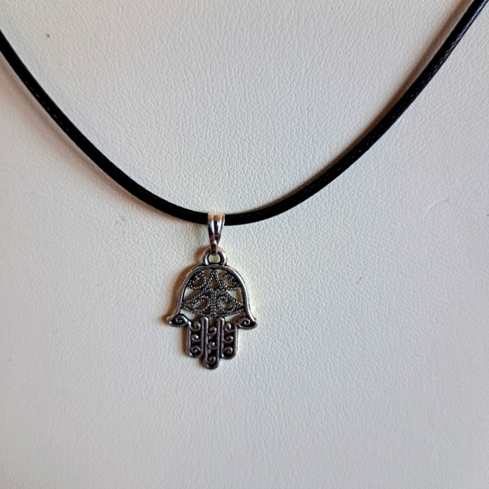 Phalm Hand Protector Necklace